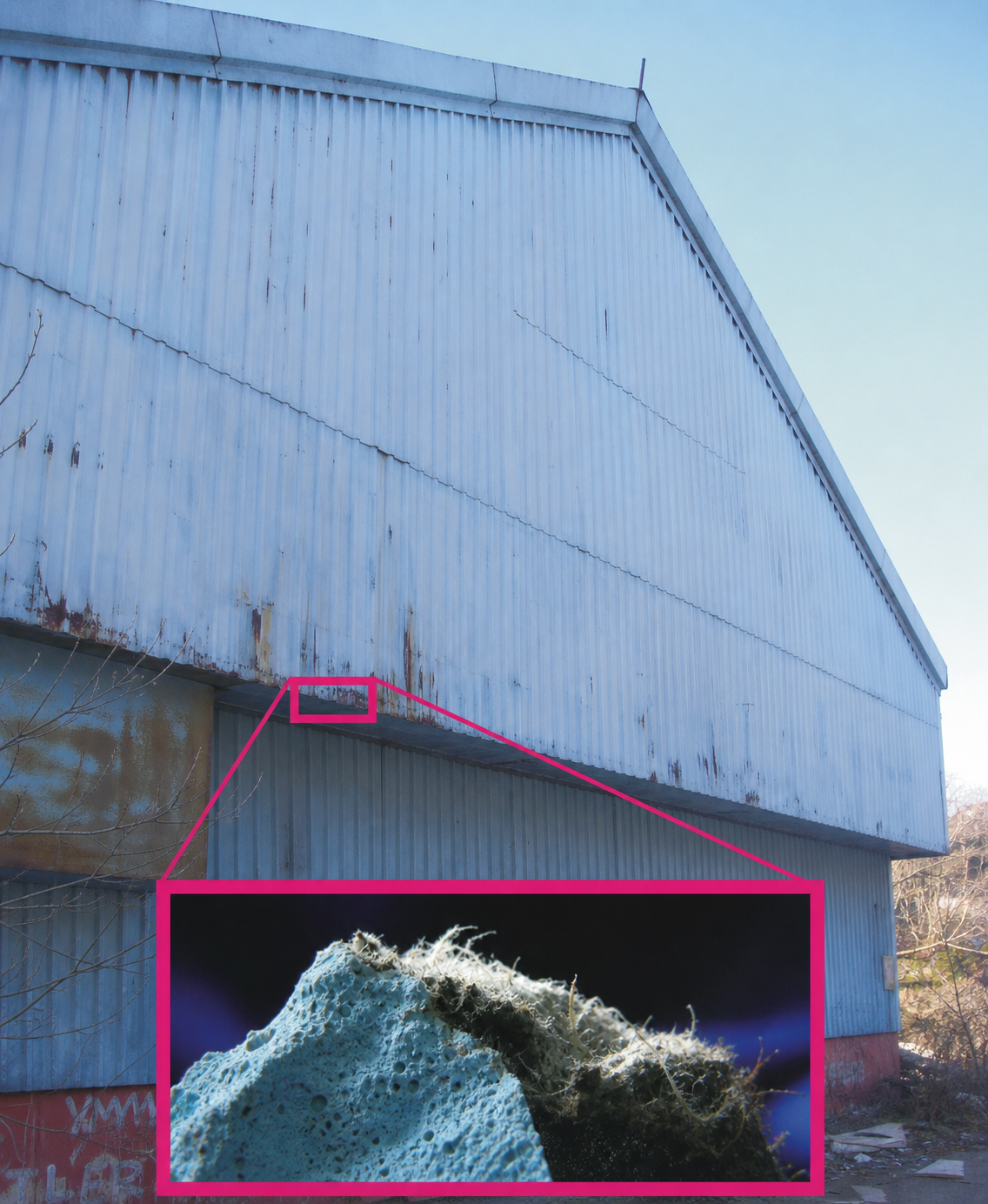 Korrugerad vit industrifasad med rosa inzoomning av blågrå fiberrik skiva